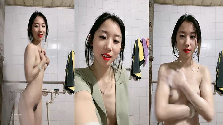 火辣裸聊洗澡画面，极品高颜值小姐姐一对一私密互动，制服诱惑让人血脉喷张！超劲爆录屏