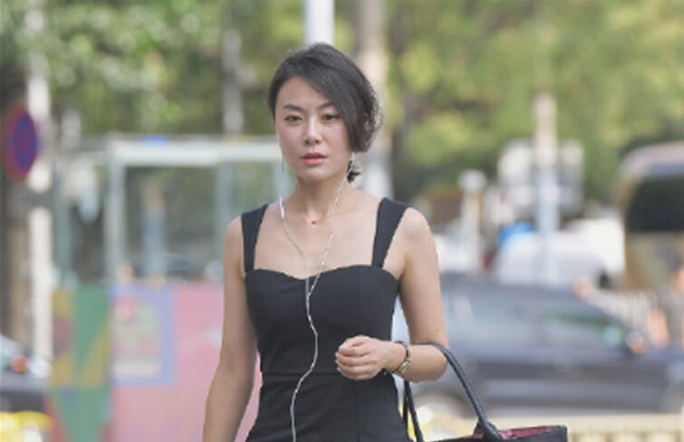 酒店偷 情朋友的大 胸漂亮女 友她承认我 操更 爽对白国语