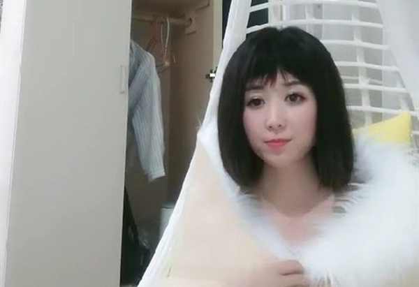 老哥越南约了个短发颜值不错少妇啪啪 骑乘撸管口交后入猛操抱起来操