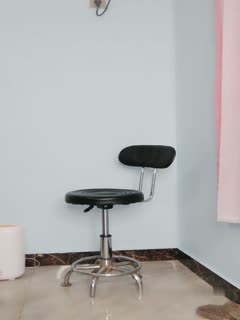 颜值不错骚妹子丝袜控舔足肉丝诱惑半退下露肥逼跑步机上扭动屁股很是诱惑喜欢不要错过[补录]